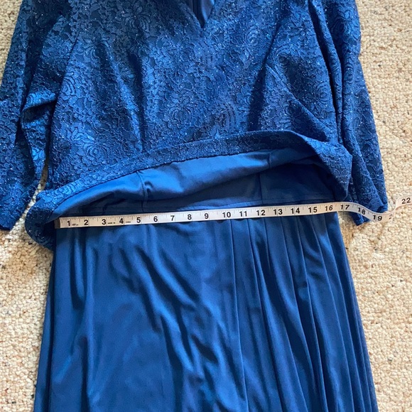 Mother of the Bride Dress - Picture 9 of 10